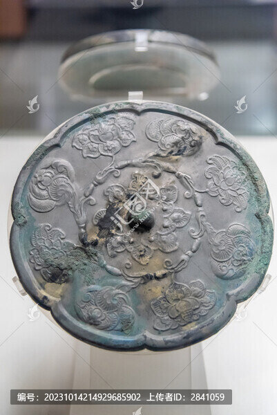 唐代團(tuán)花紋銅鏡