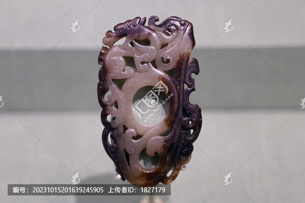 龍鳳紋韘形佩