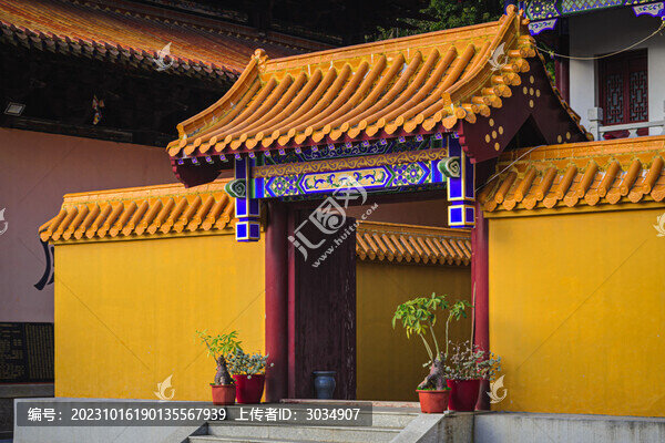 寺廟的門