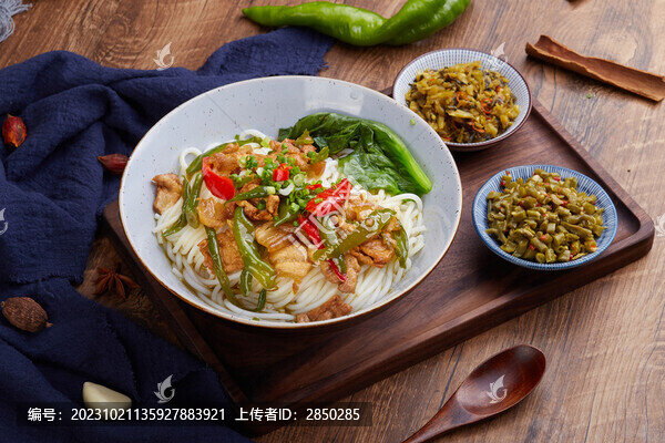 香辣小炒肉米線