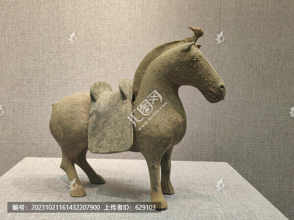 西晉帶角陶馬