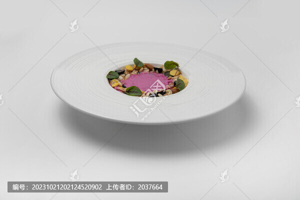火龍果思慕雪配堅(jiān)果花環(huán)