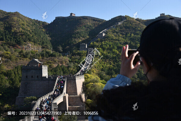 北京居庸關(guān)長(zhǎng)城遠(yuǎn)眺