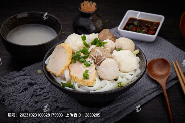 魚丸墨魚丸牛肉丸肉卷粿條