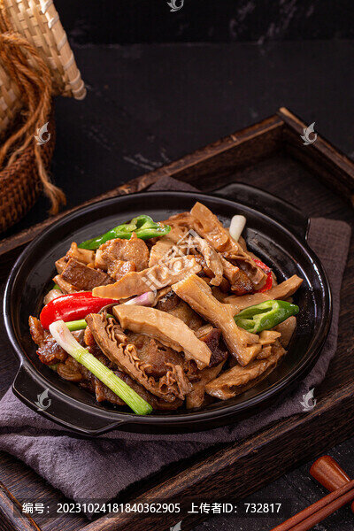 腩肉筍干煲