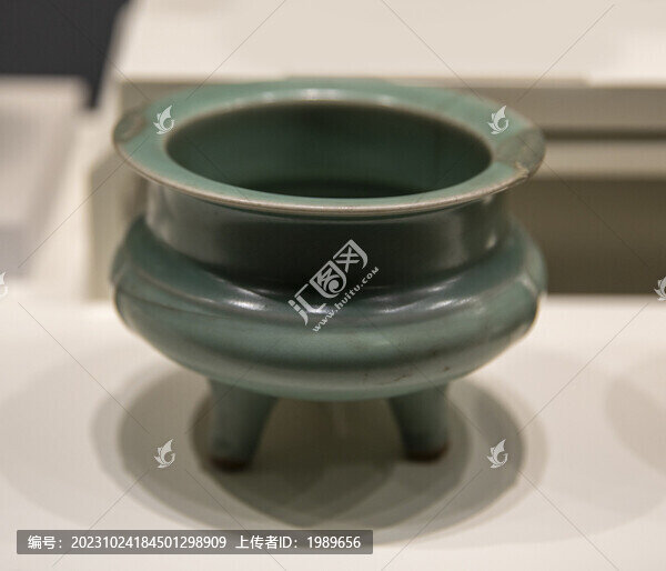南宋龍泉窯青釉鬲式爐