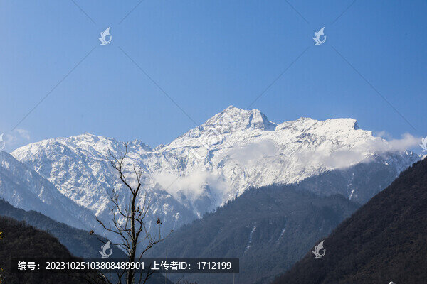 四川甘孜磨西古鎮(zhèn)雪山風(fēng)景