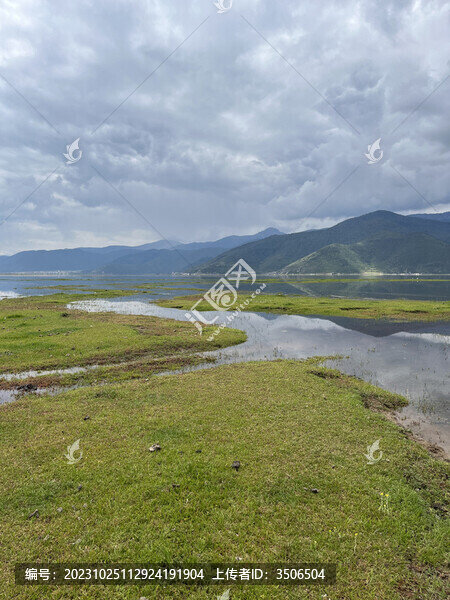 草原湖泊