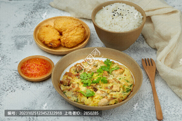 煎蠔仔烙拼炸雞中翅飯