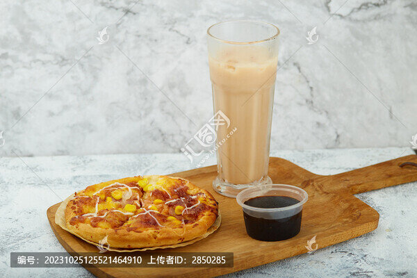 小吃比薩奶茶組合
