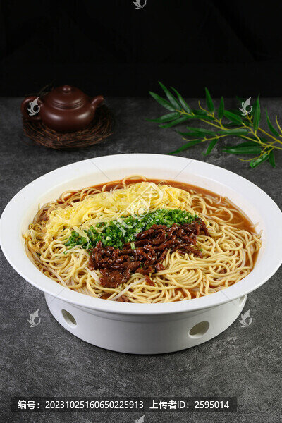 牛肉絲拌面