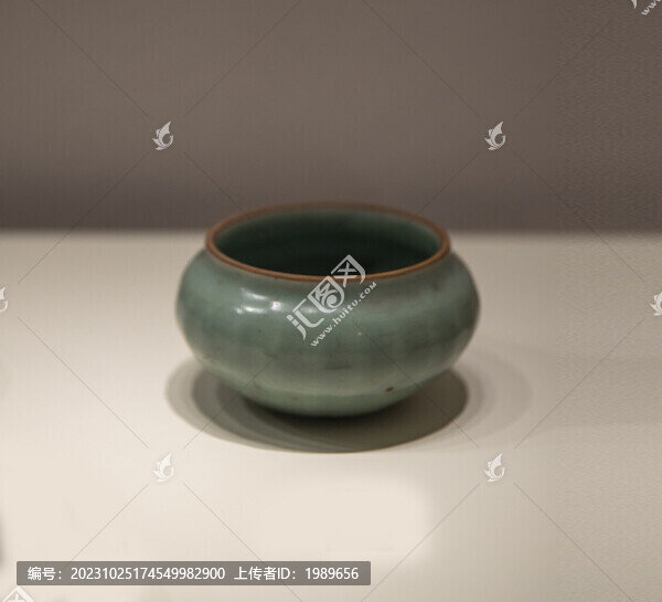 南宋龍泉窯青釉水盂