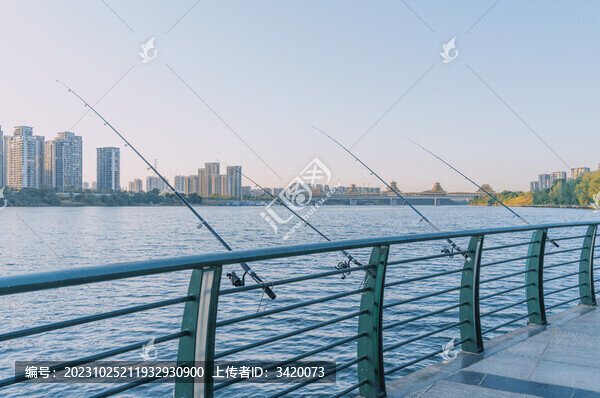 廣西柳州柳江邊的釣魚竿
