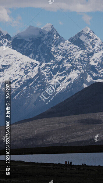 雅拉雪山特寫(xiě)