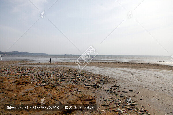 海邊寧靜的沙灘