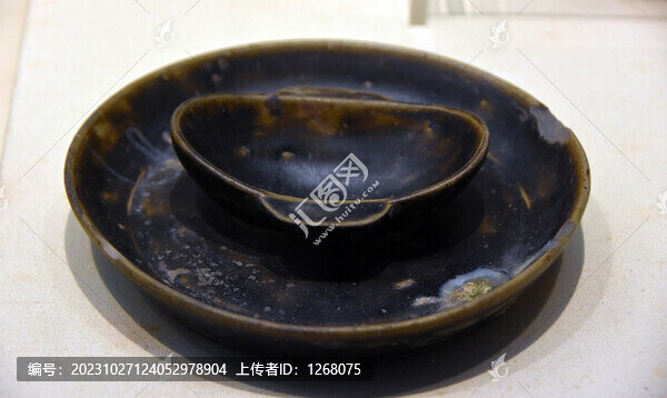 德清窯黑釉耳杯盤