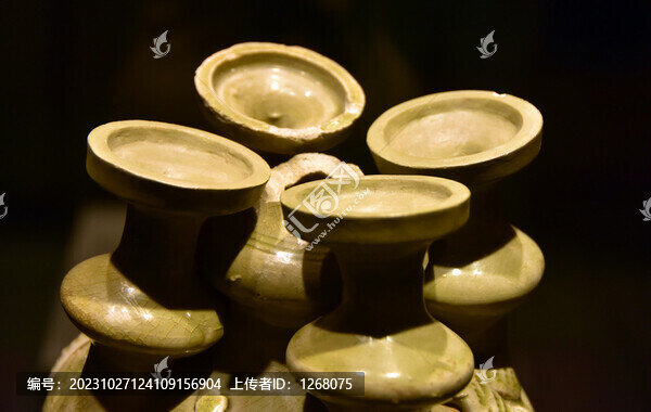 東漢越窯青瓷五管瓶