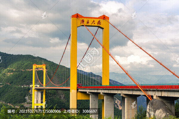 航拍云南曲靖普立大橋景觀