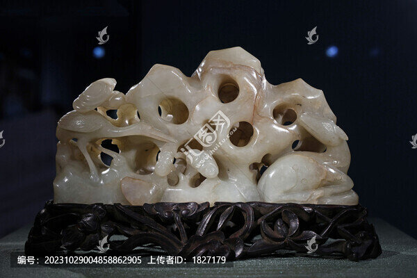 鹿鶴同春筆架