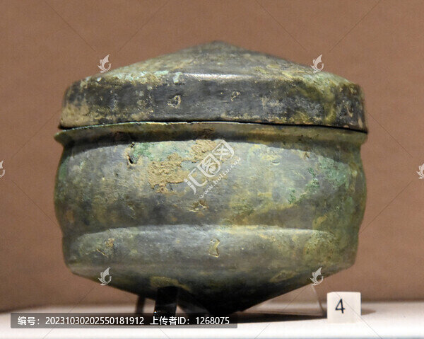 蟠紋尖底銅盒
