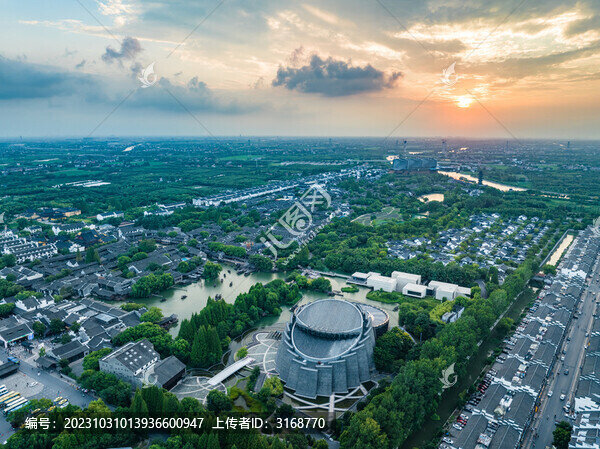 黃昏下的烏鎮(zhèn)大劇院