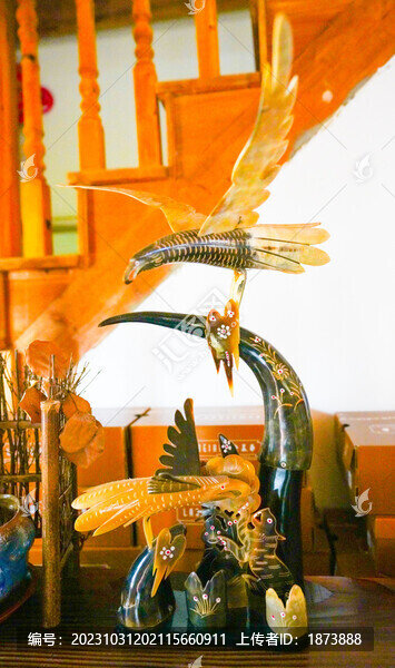 雄鷹展翅