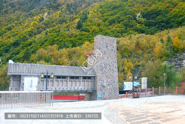 四川阿壩疊溪松坪溝景區(qū)大門(mén)