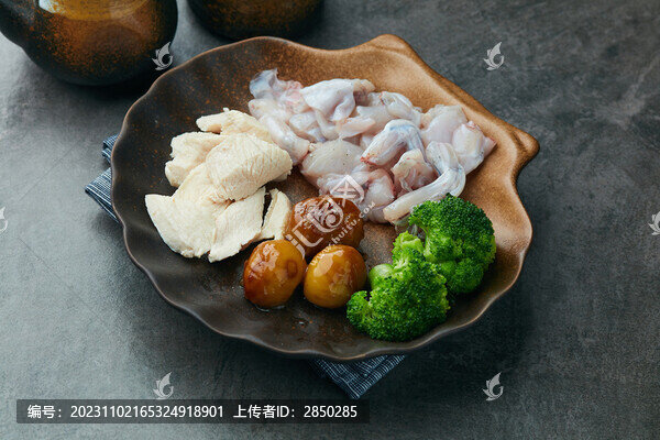砂鍋牛娃鮑汁撈飯