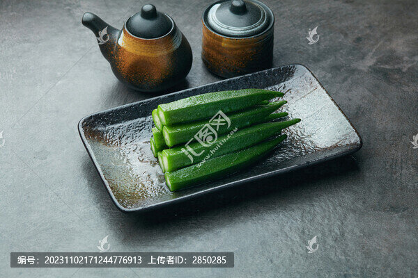蘸汁水煮秋葵