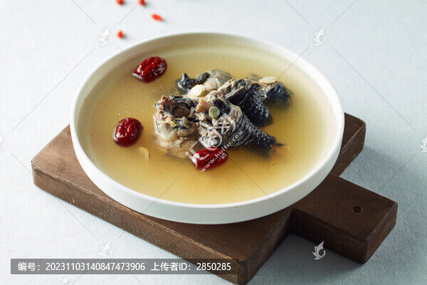 藥材烏雞養(yǎng)生湯