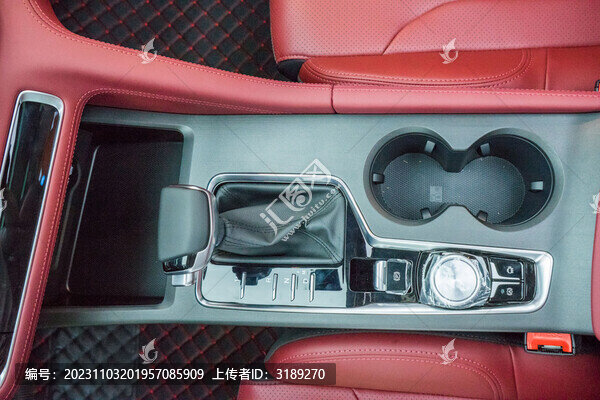汽車中央扶手