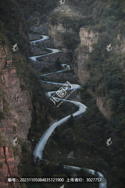 崎嶇山路