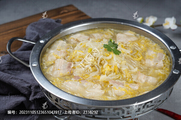 酸菜白肉水晶粉