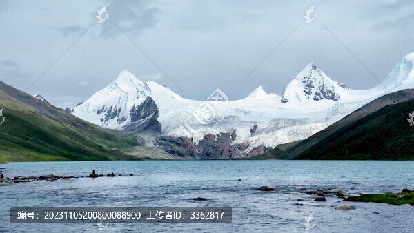 實拍薩普深山雪山自然風(fēng)景