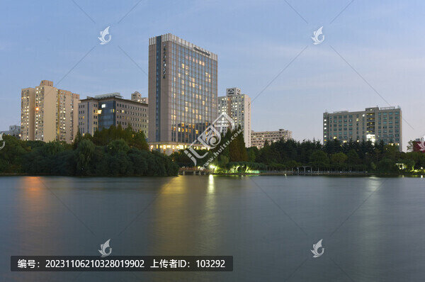 湖畔的中谷小南國花園酒店