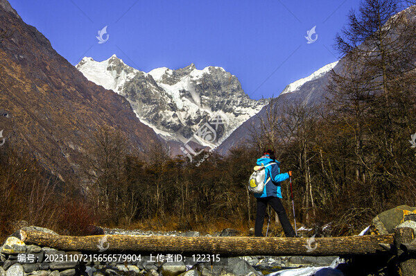 貢嘎山徒步旅行
