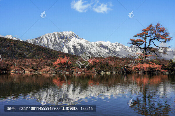 雪山倒影