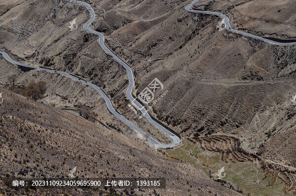 川藏線318國道險峻的盤山路