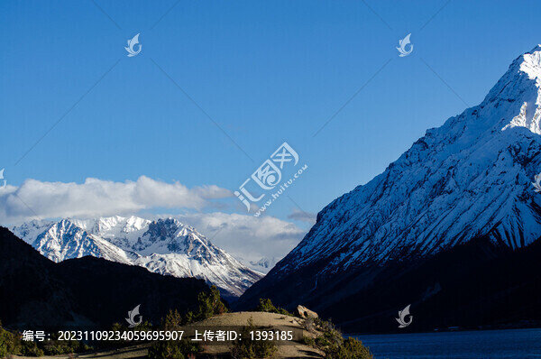 稻城亞丁雪山風(fēng)光