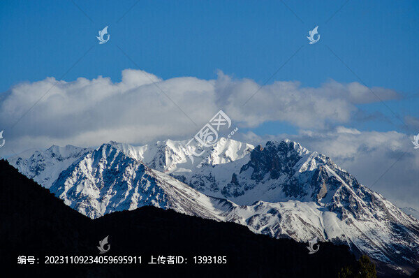 稻城亞丁雪山風(fēng)光