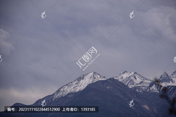 川藏線318國(guó)道雪山雪景