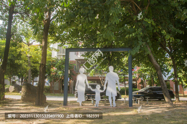 社區(qū)公園一家人雕塑