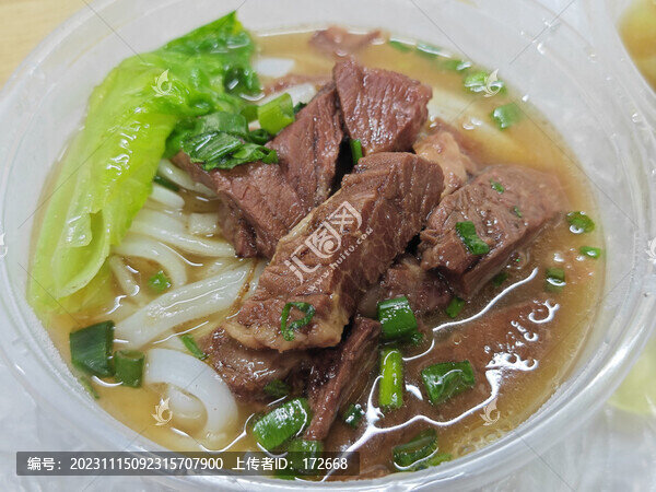 牛腩湯河粉