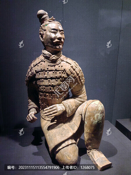 彩繪跪射俑