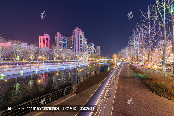 北京亮馬河兩岸圣誕節(jié)燈光秀