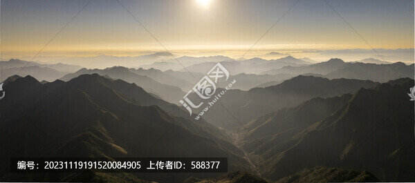 群山高山山脈山巒寬幅風光