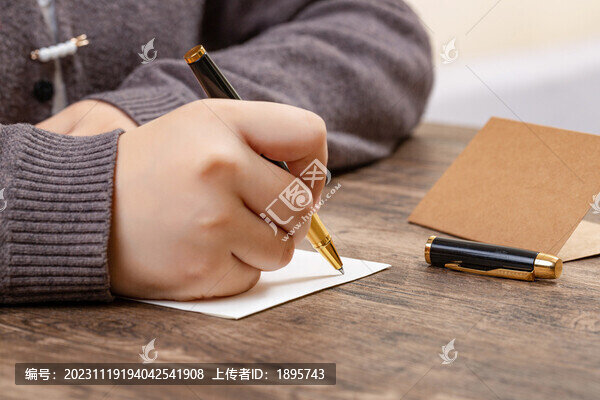 寫作學(xué)習(xí)記錄的手部特寫