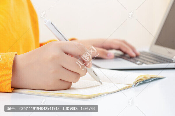 寫作學(xué)習(xí)記錄的手部特寫
