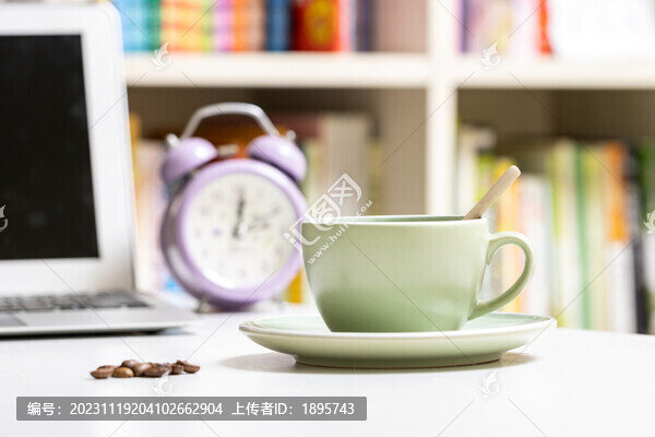 桌上一杯飲品特寫