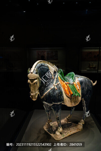 中國(guó)國(guó)博的唐代三彩黑釉陶馬
